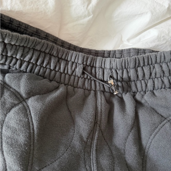 Abercrombie Quilted Charcoal Gray Jogger Bottoms - Picture 2 of 5